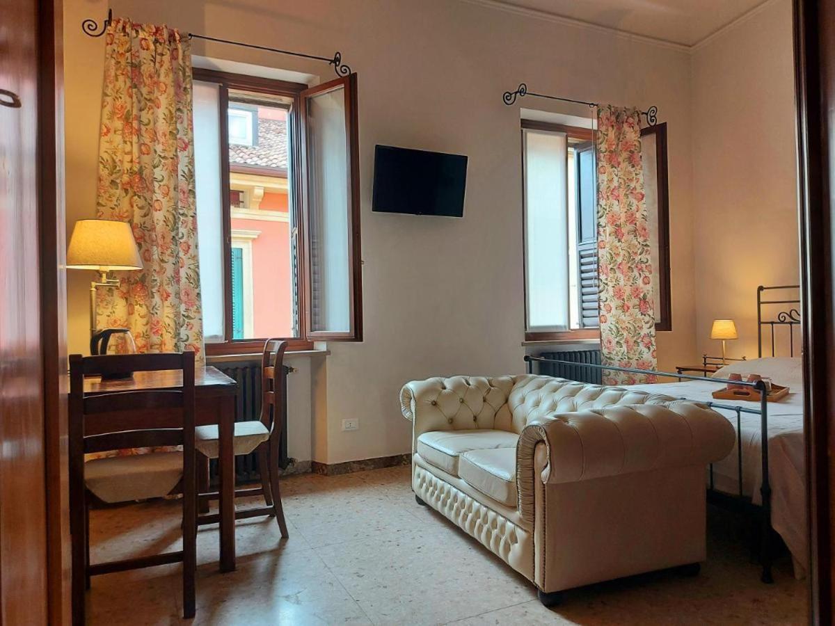 Elle Palace - Simply Elegant * Verona